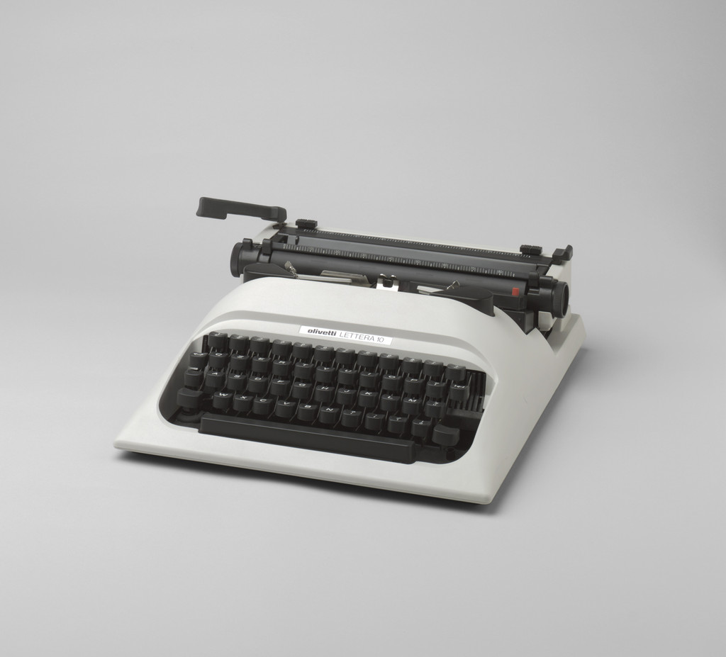 Lettera 10 Portable Typewriter