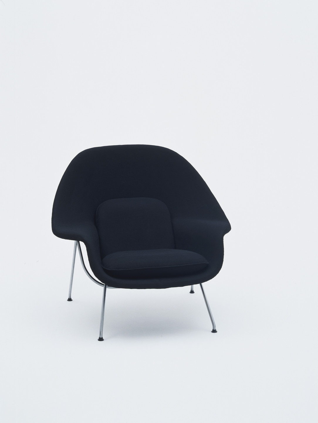 Eero Saarinen. Womb Chair (Exhibited in the US Pavilion in the 1951 Milan Triennale). 1946