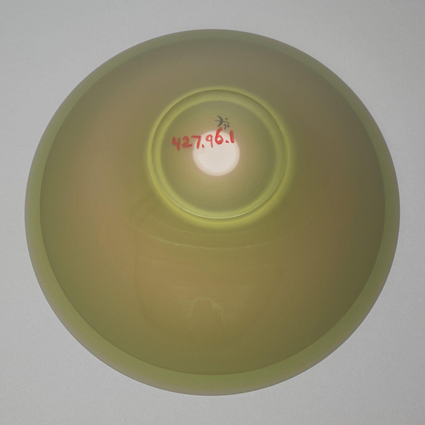 Vincent de Rijk. Kom BV Vases. 1986