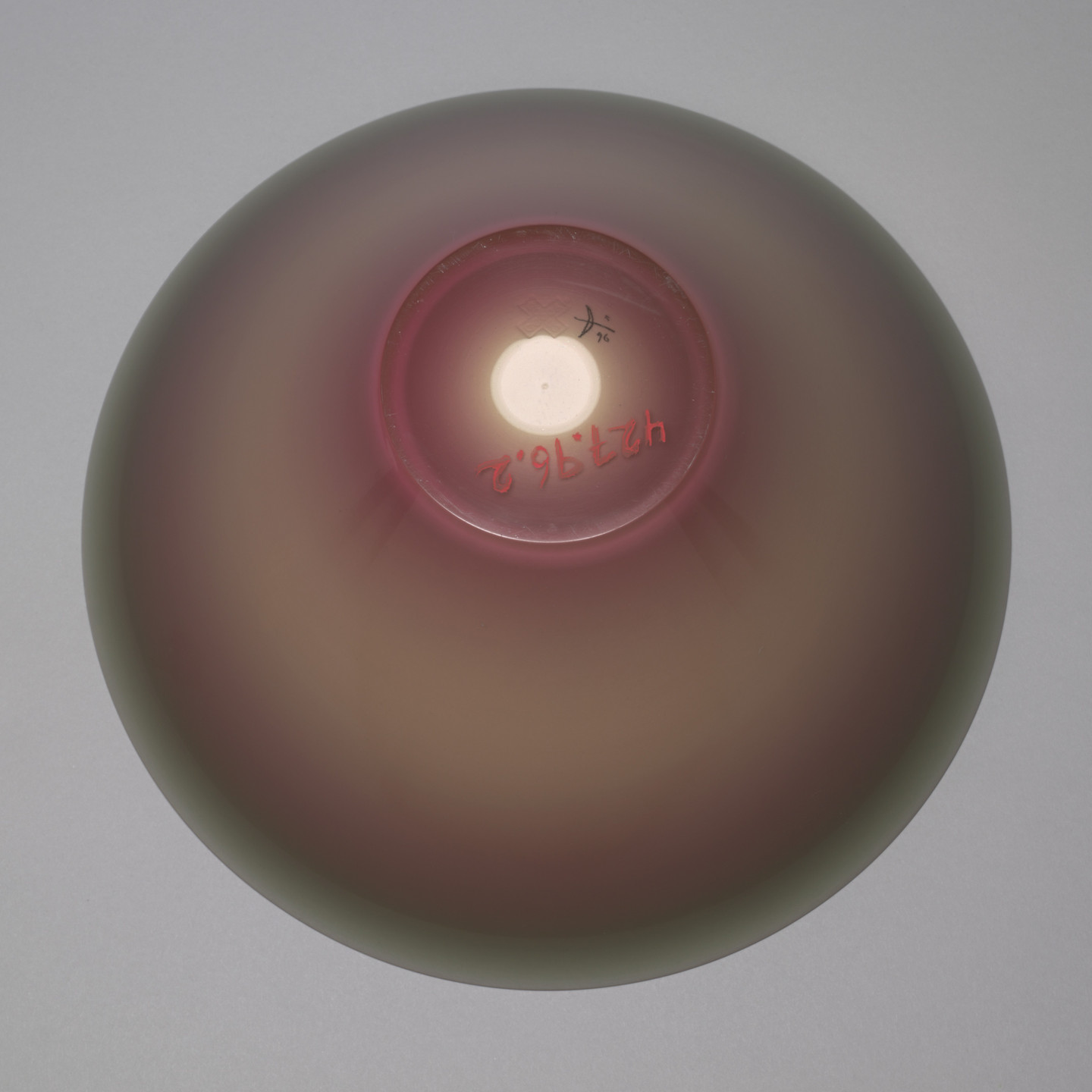Vincent de Rijk. Kom BV Vases. 1986