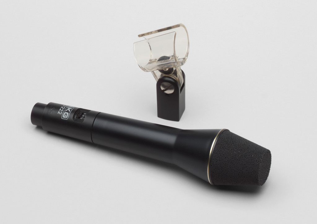 Microphone (model AKG D-222)