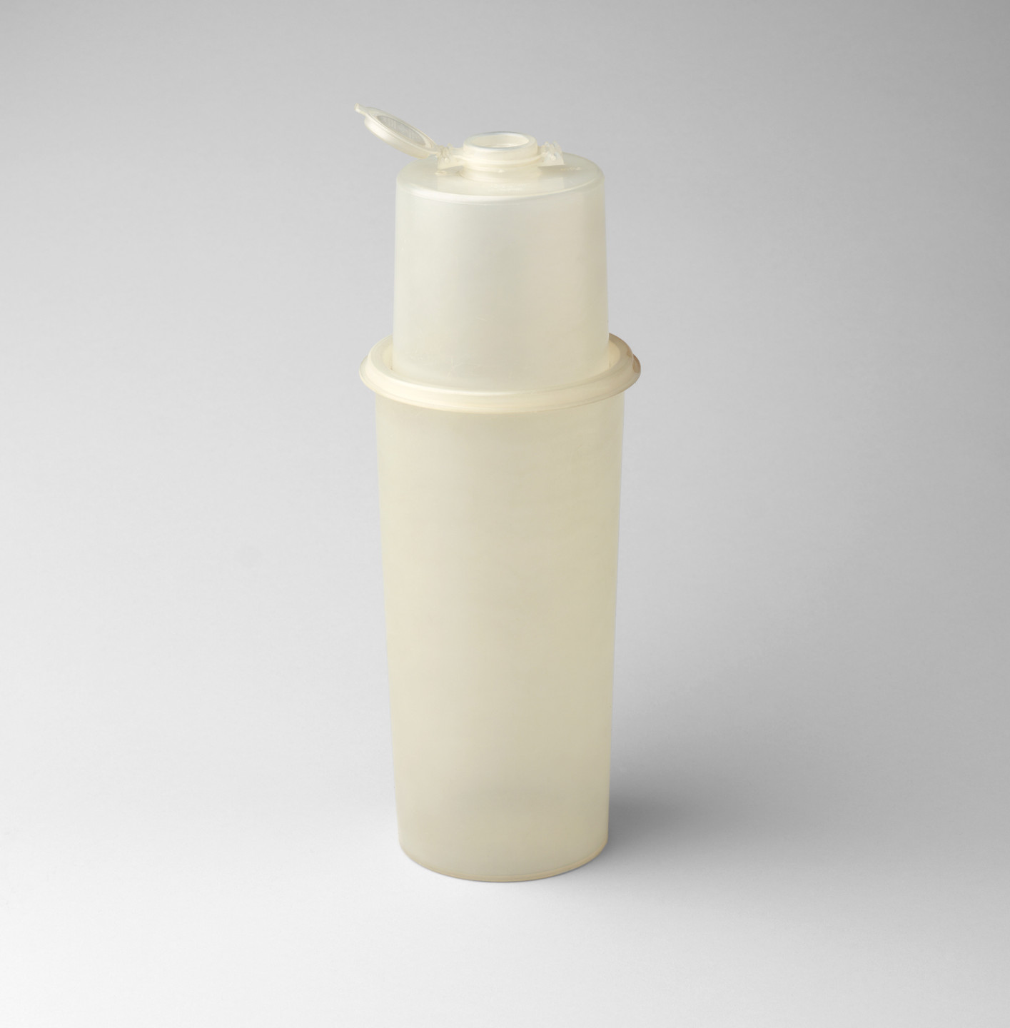 Earl S. Tupper. Juice Shaker. 1954