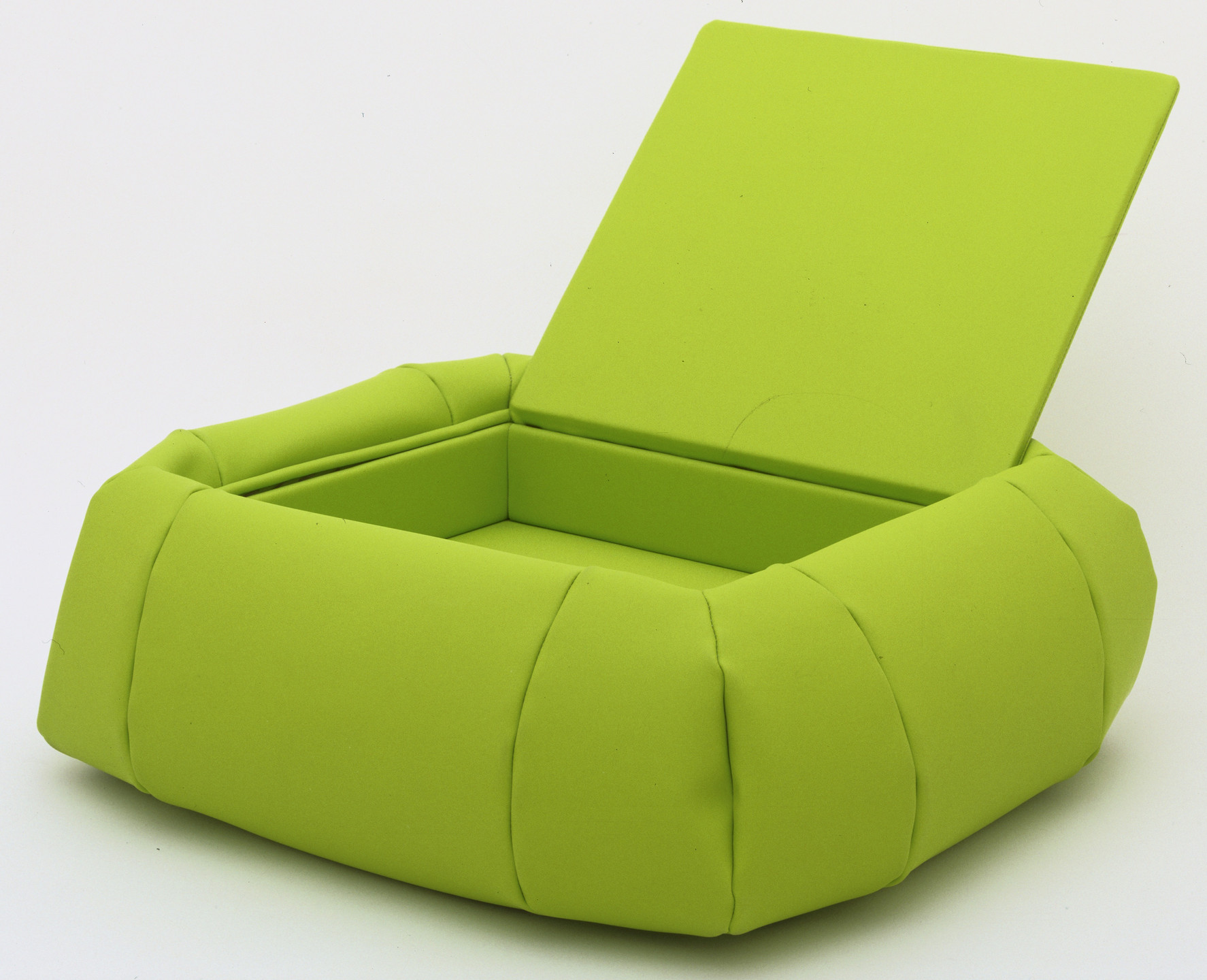 Jay Kyu Lee. Piano Seduto. 2000