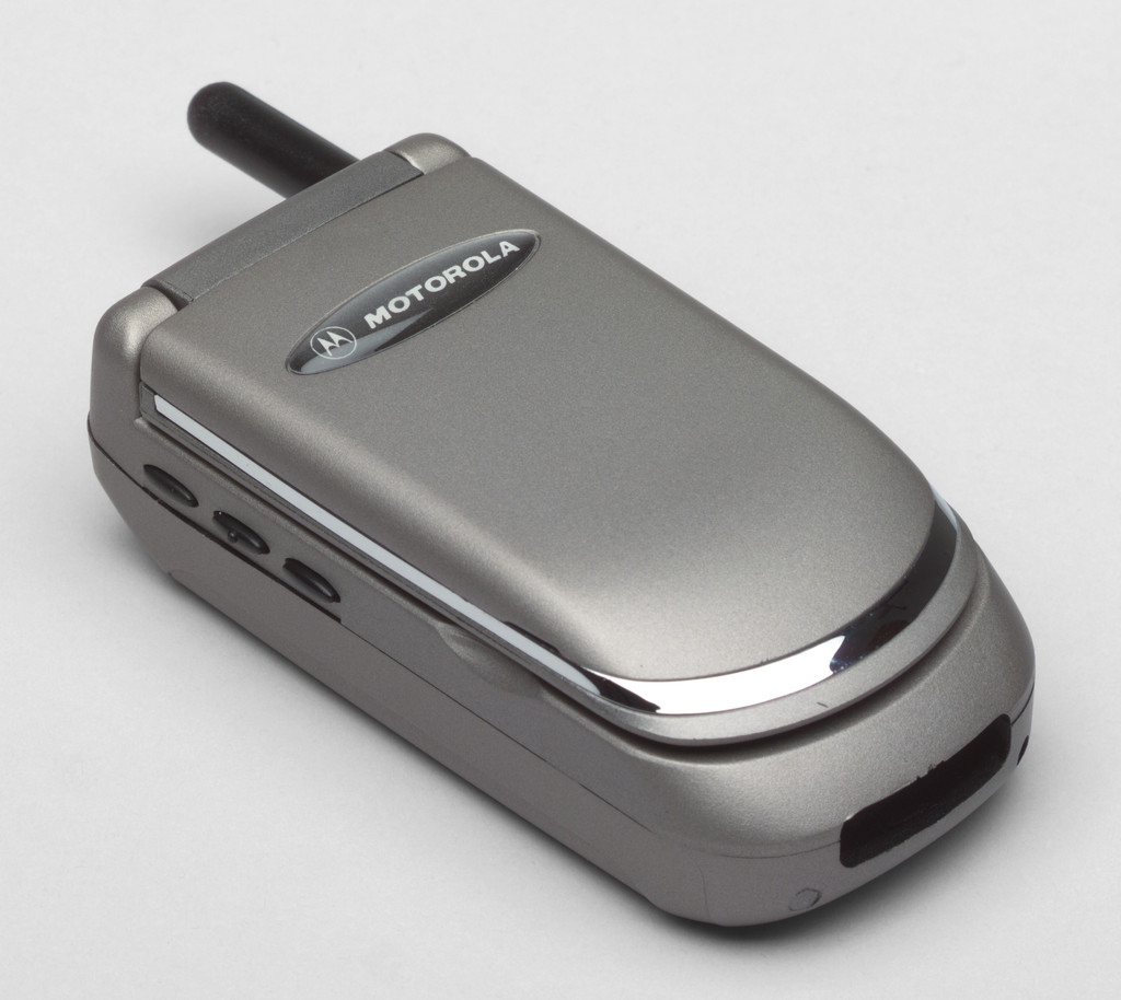 V 3682 Cellular Telephone