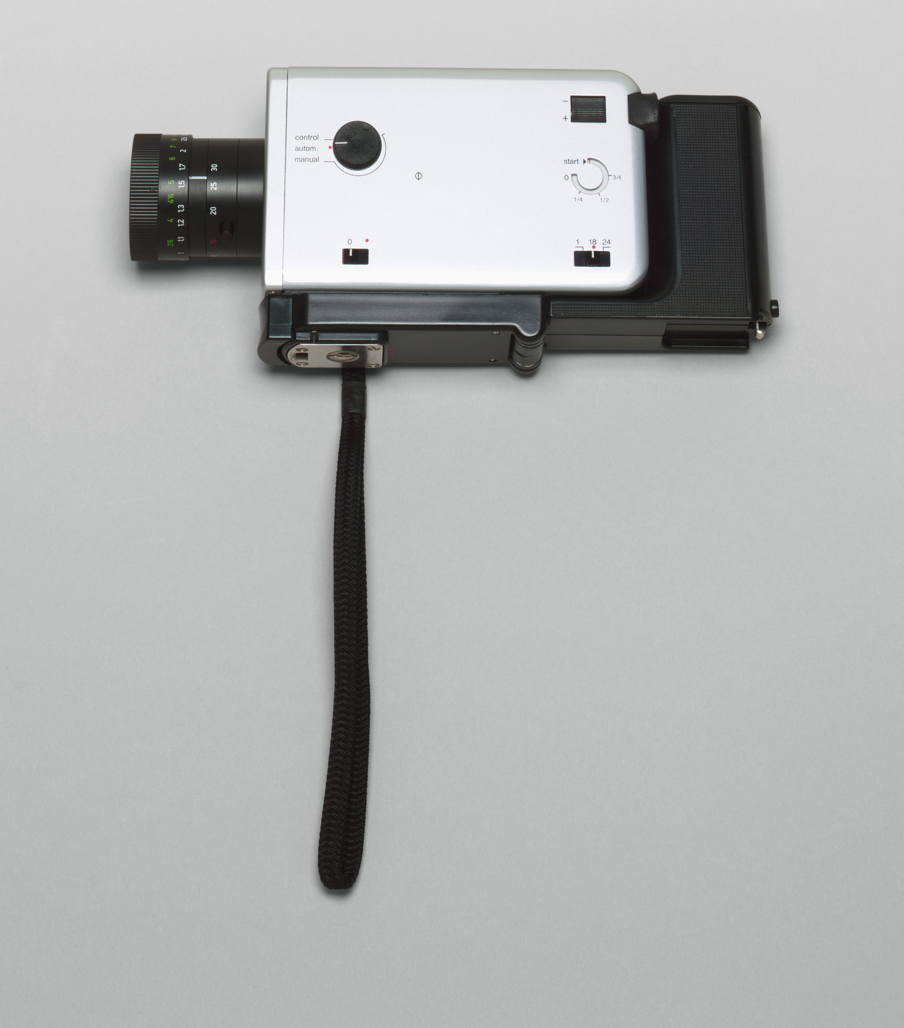 ノコオーノ 美品 Robert Oberheim. Nizo S 30 Super-8 Camera. 1970 | MoMA