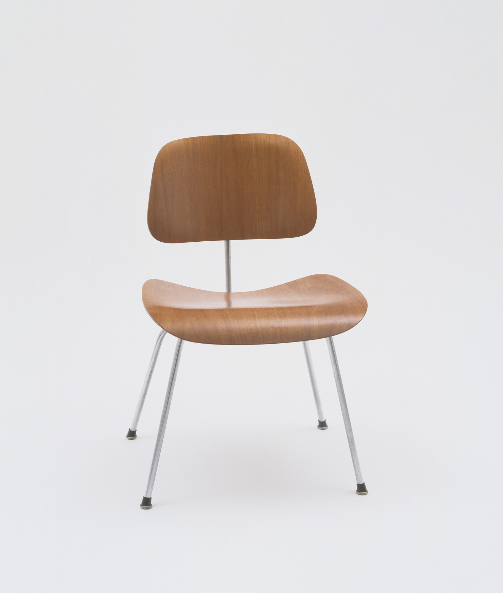 Charles Eames, Ray Eames. Side Chair (model DCM)