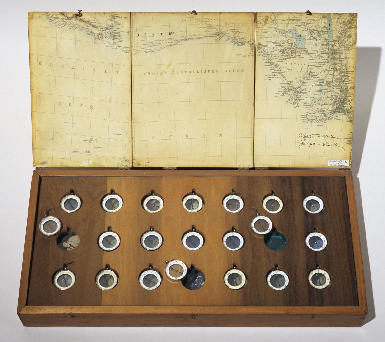 Joseph Cornell. Object (Roses des vents). 1942-53