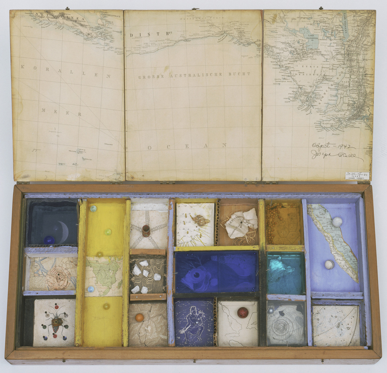 Joseph Cornell. Object (Roses des vents). 1942-53