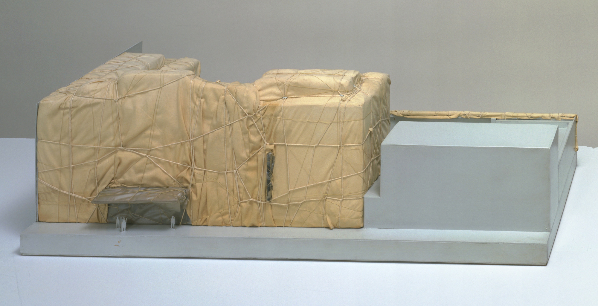 CHRISTO ポン・ヌフ・ラッププロジェクト Christo. The Museum of Modern Art Packaged. 1968 | MoMA