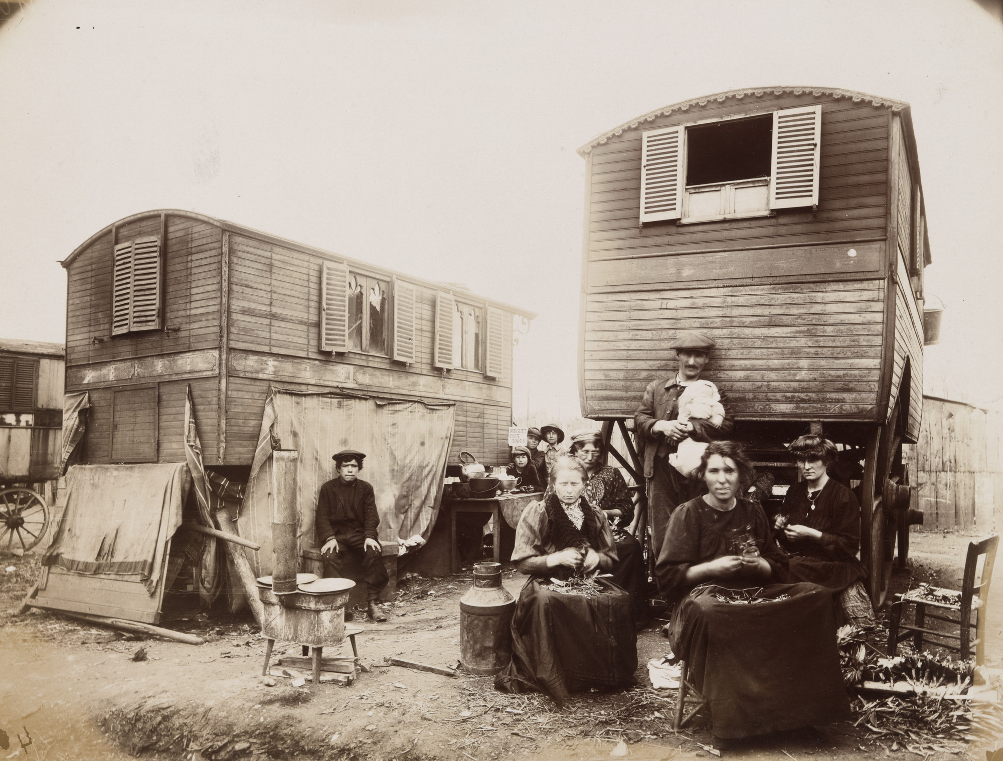 Eugène Atget. Zoniers, Porte de Choisy. 1913 | MoMA