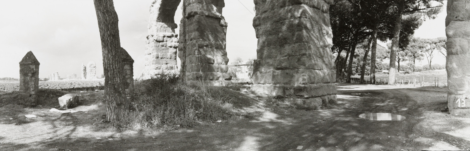 Geoffrey James. Aqueduct Claudio II. 1989