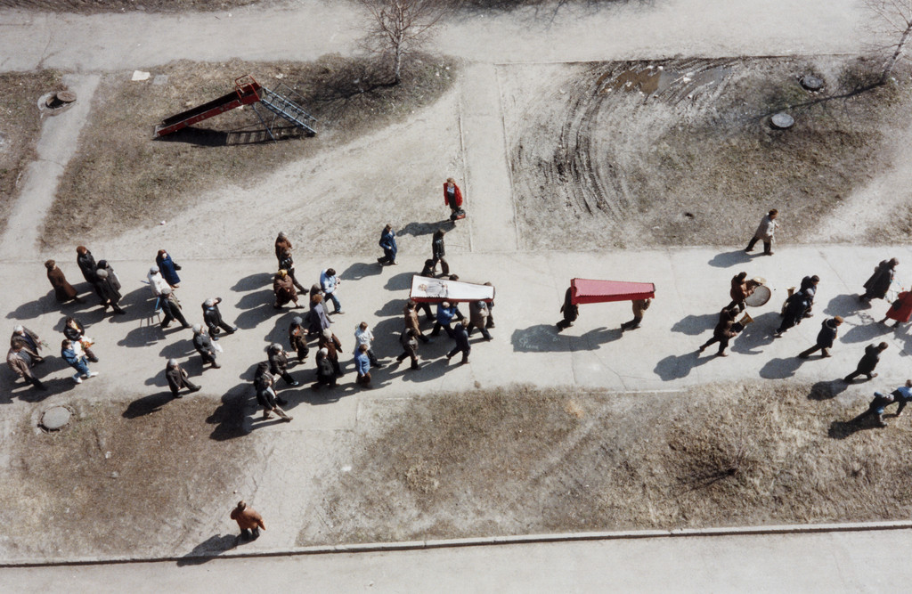 Novokuznetsk (coffin from above), Bertien van Manen, 1991