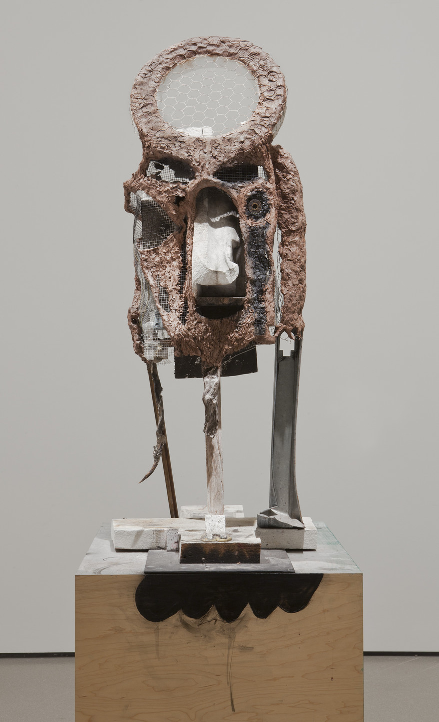 Huma Bhabha. Bleekmen. 2010