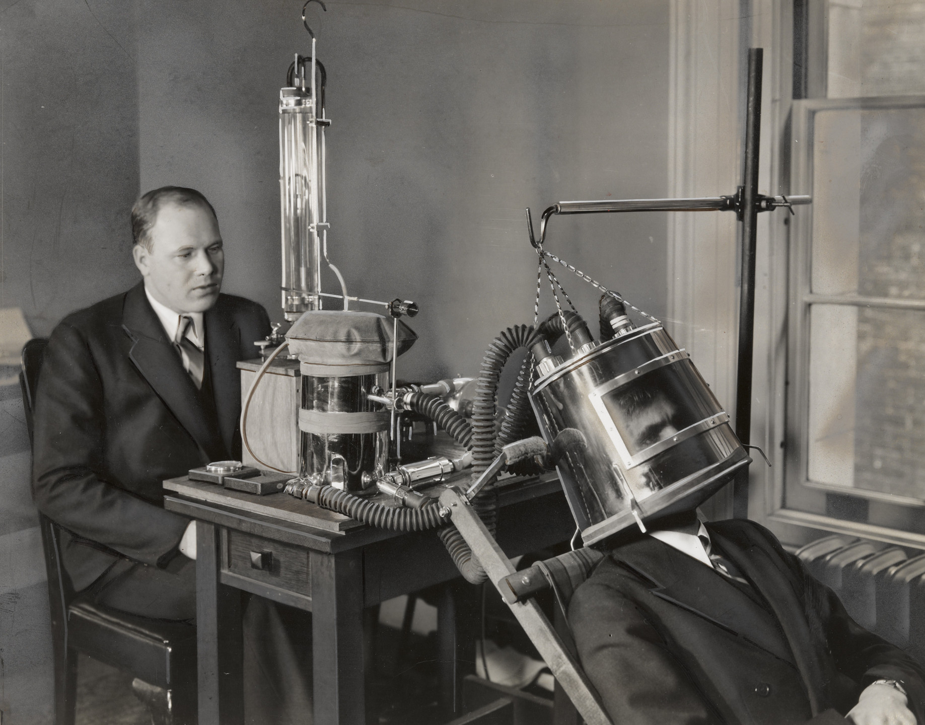 Unidentified photographer. Dr. F.G. Benedict&#39;s Latest Apparatus for Measuring Metabolism. 1935
