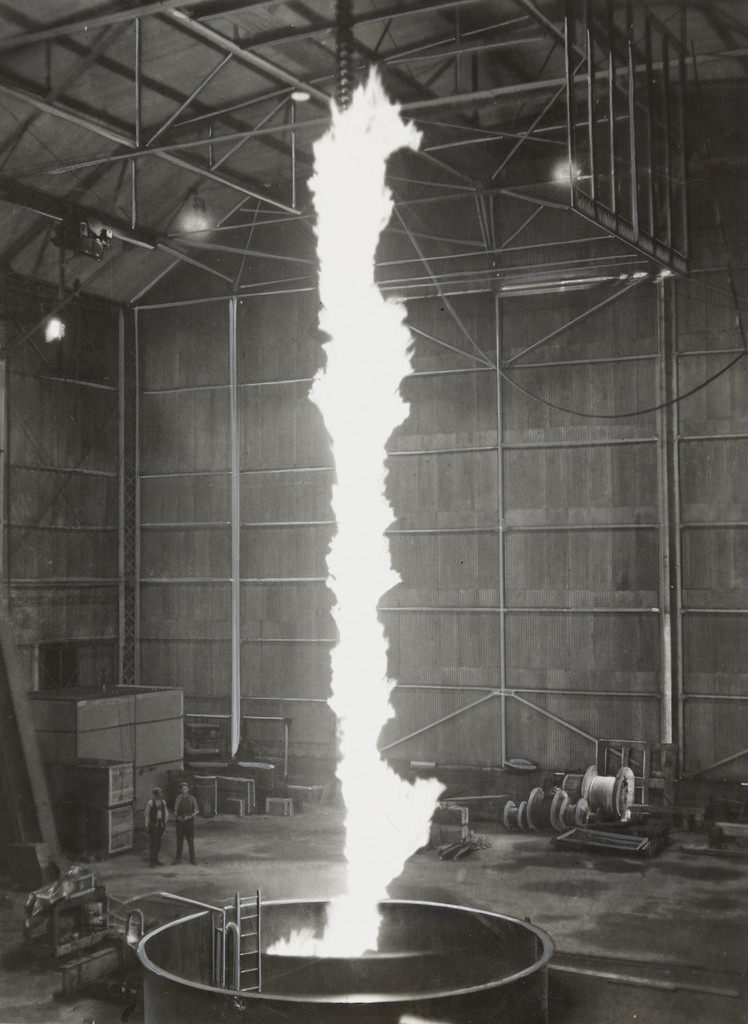 "Artificial Lightning Made in a Laboratory"