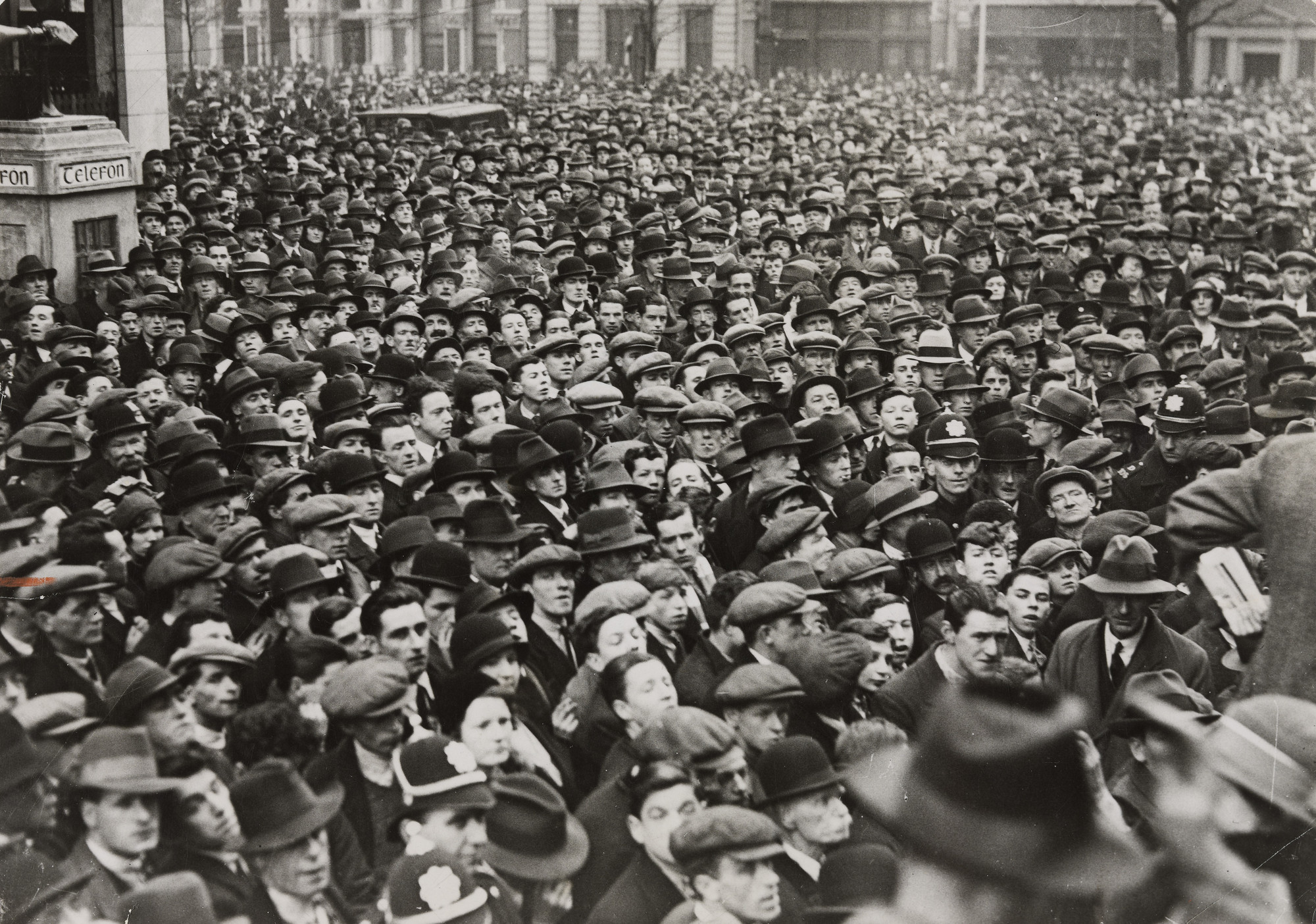 Topical Press Agency. "15,000 in Dublin Election Rioting". January 9, 1933
