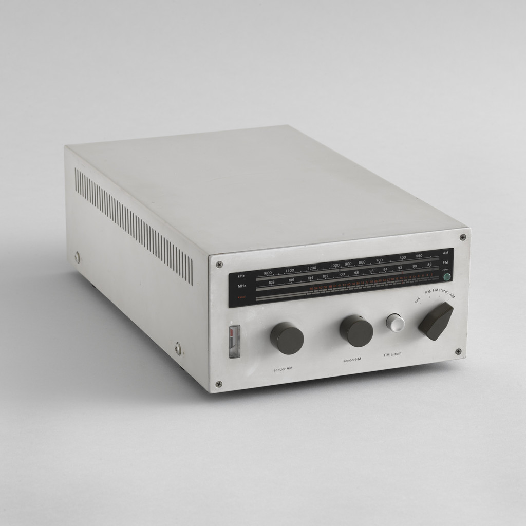 Tuner (model CE 16) by Dieter Rams