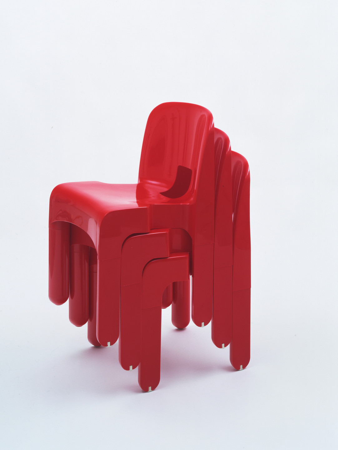 Joe Colombo. Universale stacking side chairs. 1967