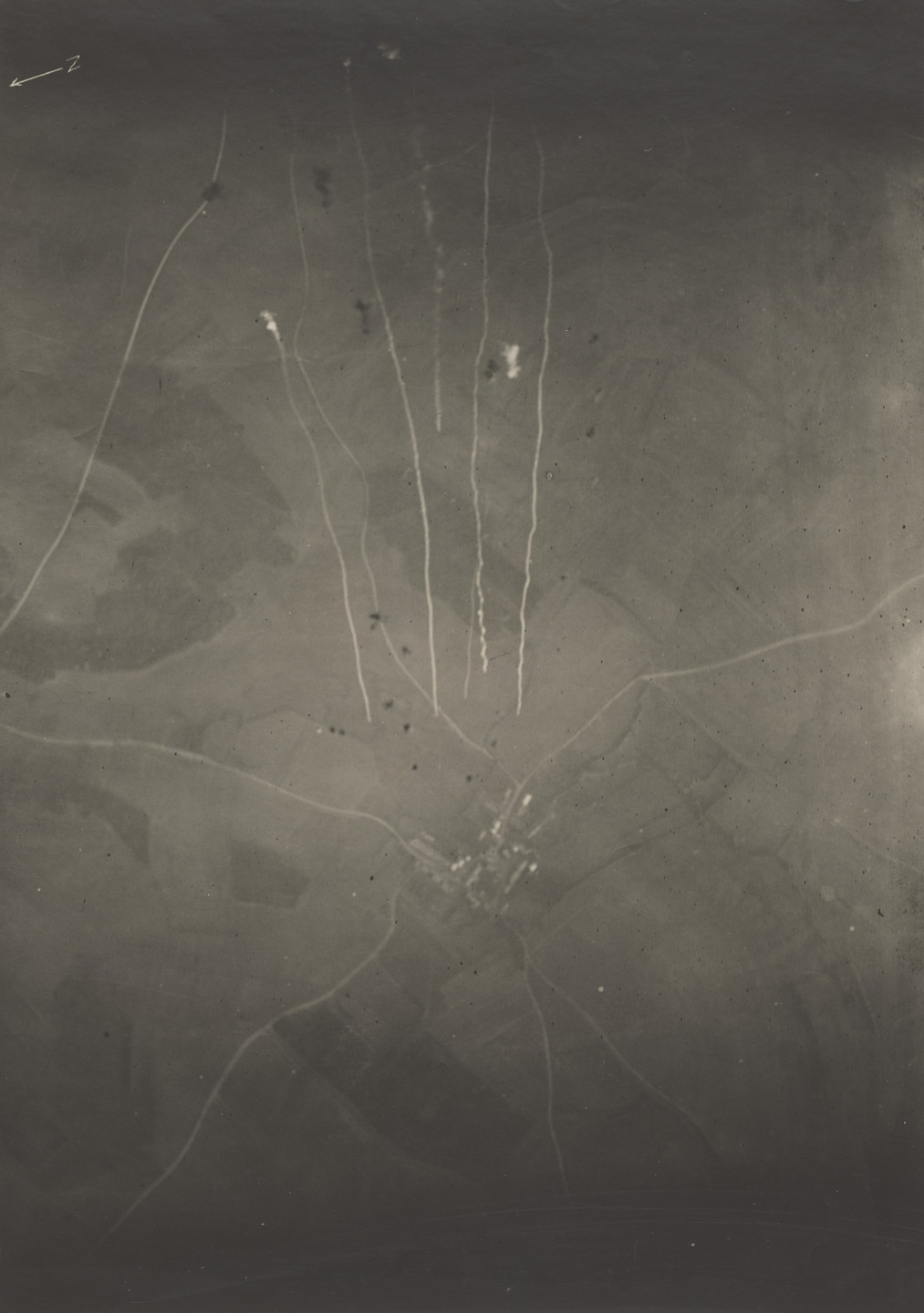 Unidentified photographer. Aerial Incendiary Bombs. 1917–18