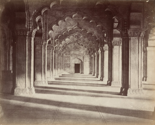 Colonnade in the Pearl Mosque, Agra