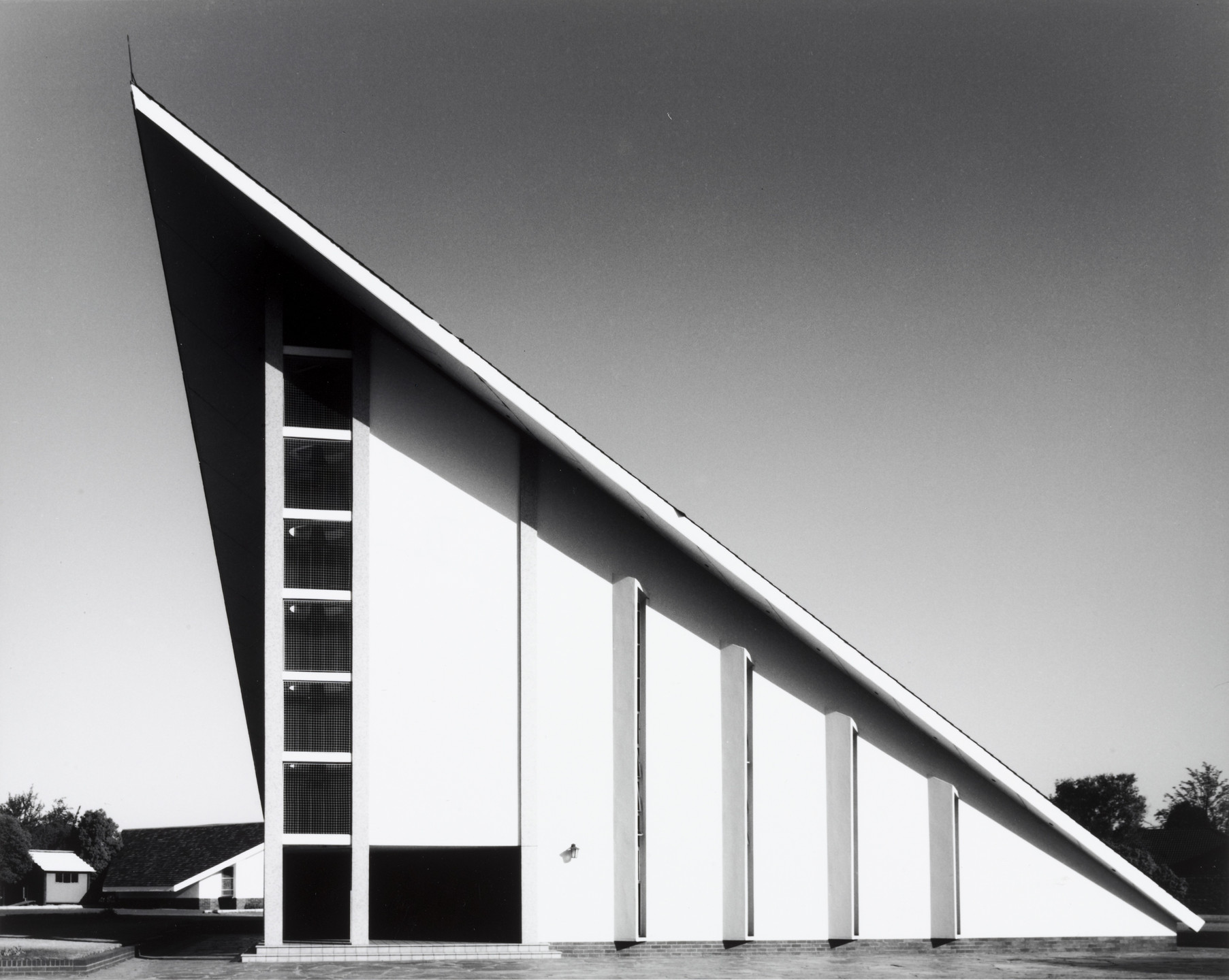 David Goldblatt. Gereformeerde Kerk or &#34;Dopper Church,&#34; Totiusdal, Waverly, Pretoria. 25 September 1983