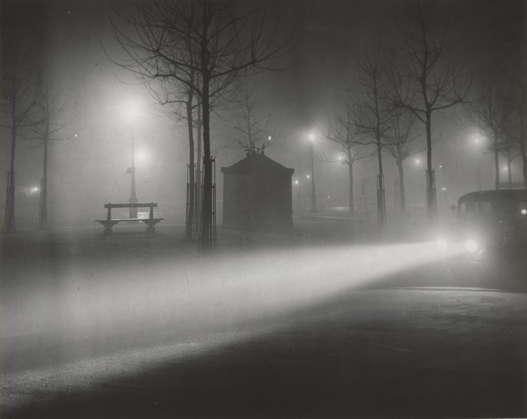 Brassaï (Gyula Halász). Avenue de l&#39;Observatoire. (Brouillard sur Paris, avenue de l&#39;Observatoire). 1934
