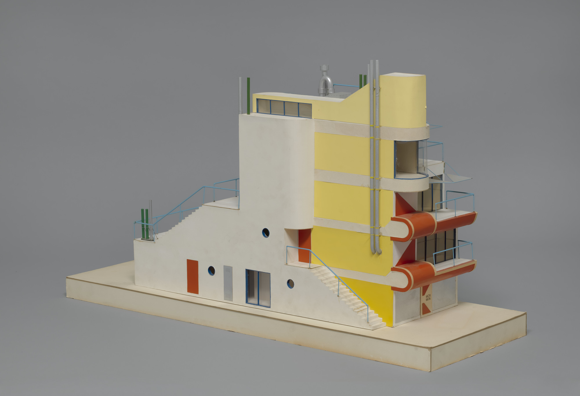 Eric Owen Moss. Triplex Apartments, Playa del Rey, CA. 1976