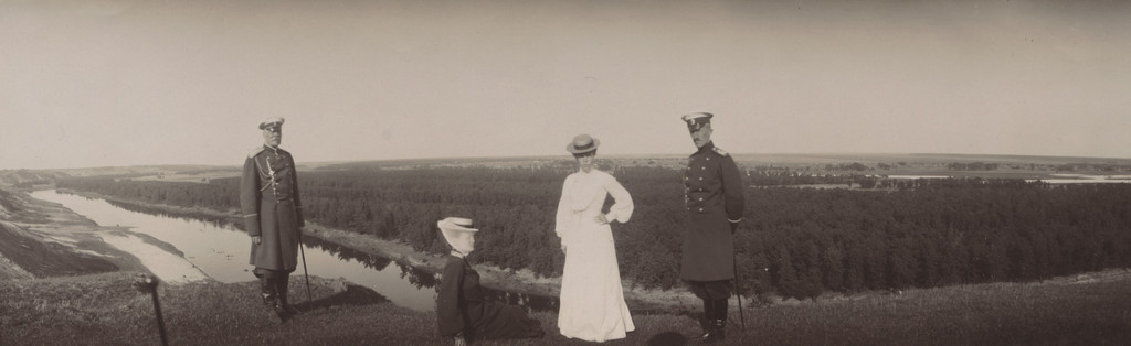 Duke of Oldenburg Alexander Petrovich (at left) and Grand Duchess Olga Alexandrovna (in white) at the Oldenburg Estate, Ramon