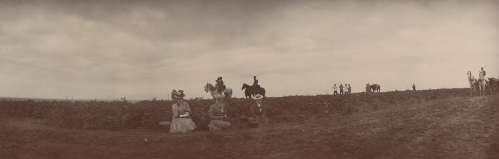 Xenia Alexandrovna, Alexandra Feodorovna Seated in a Field, Krasnoe Selo