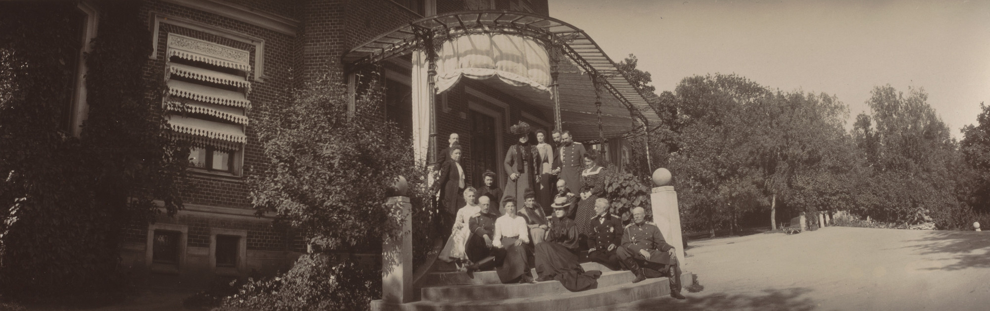 Unidentified photographer. Countess Meindorf, Duke of Oldenburg Alexander Petrovich, Grand Duchess Olga Alexandrovna and Members of the Oldenburg Clan, Posing on Steps at Oldenburg Estate, Ramon
