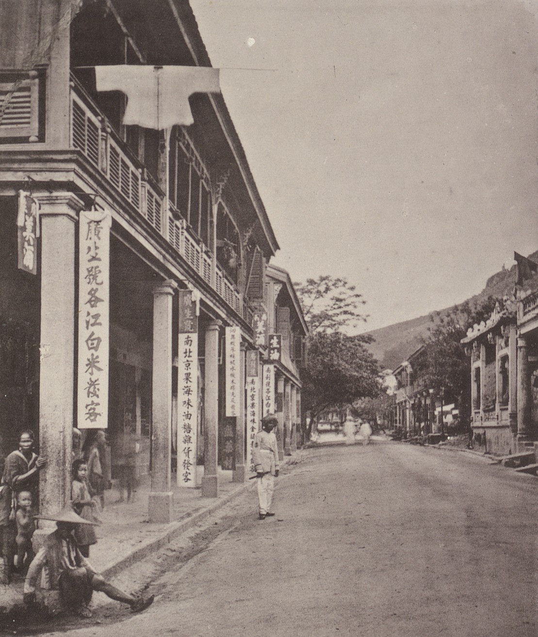 John Thomson. A Street in Hong-Kong