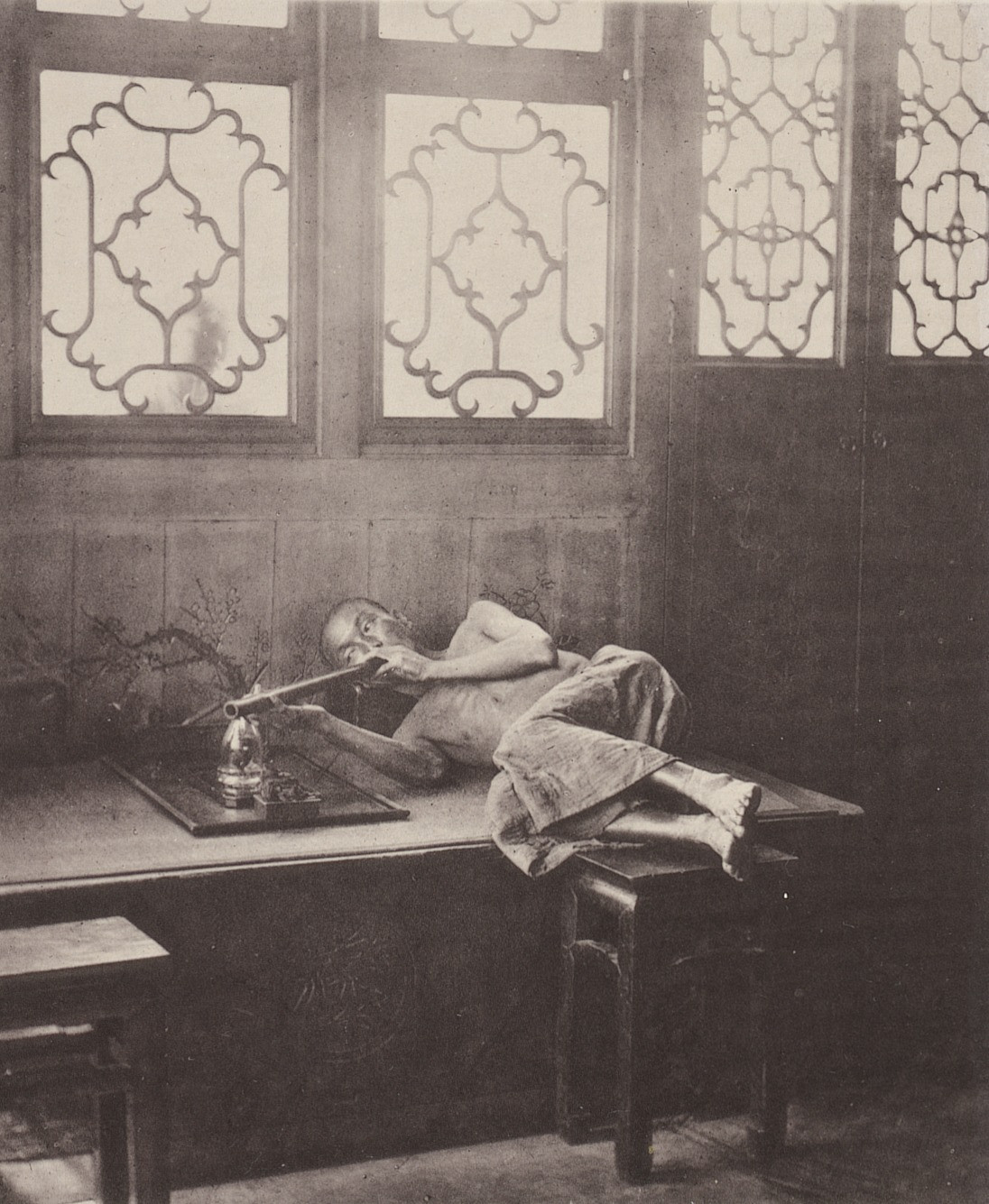 John Thomson. Opium-Smoking in a Restaurant