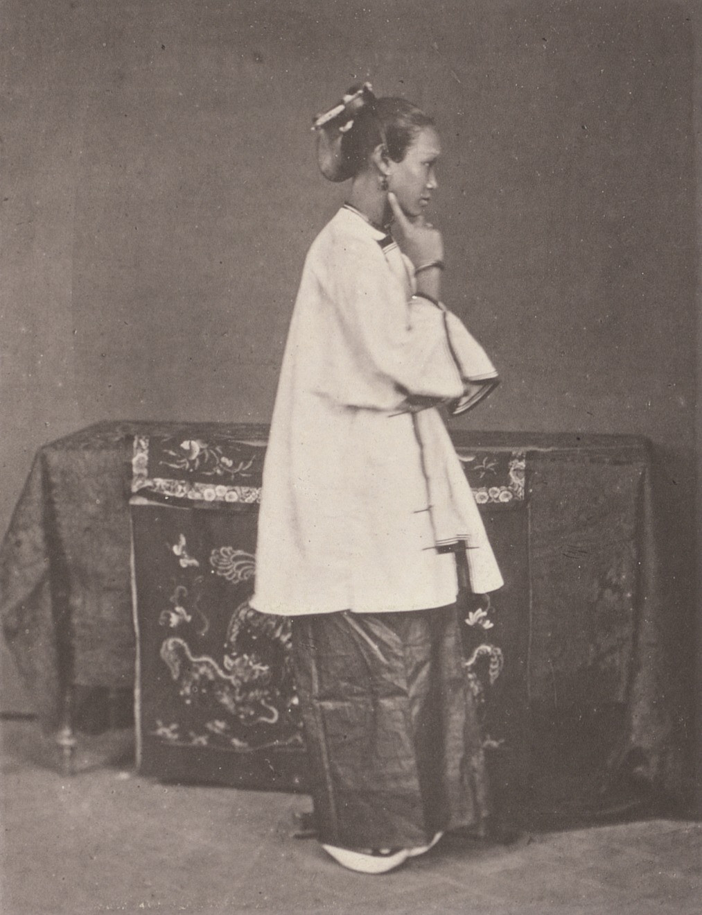 John Thomson. A Canton Lady