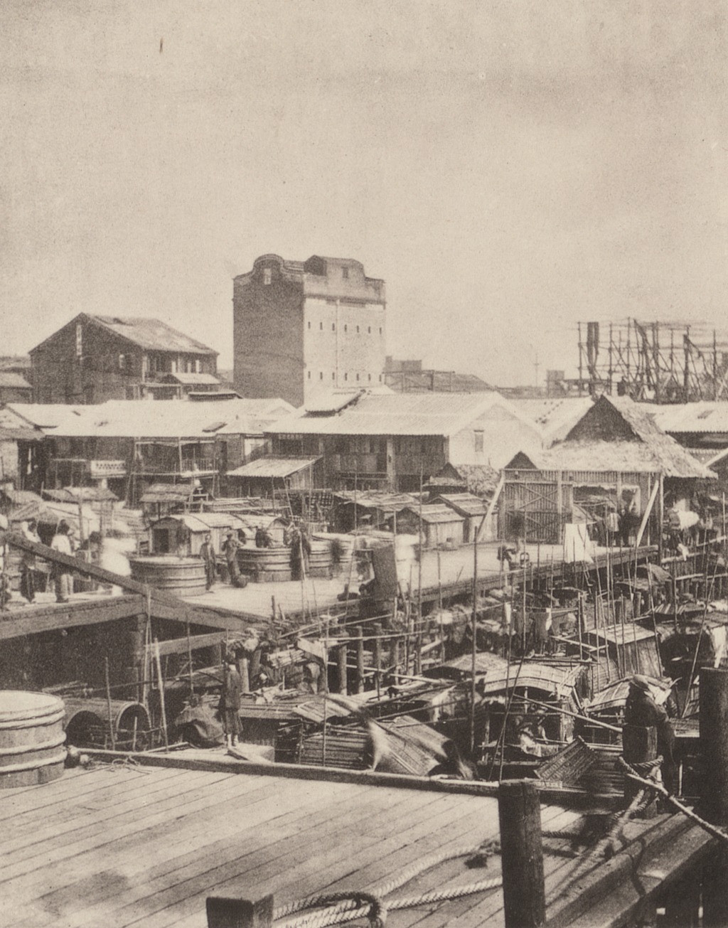 John Thomson. A Canton Pawn-Shop