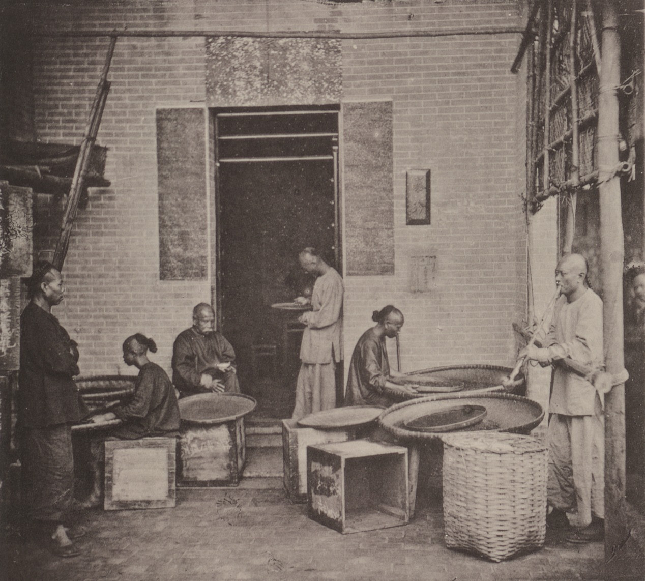 John Thomson. A Tea House, Canton