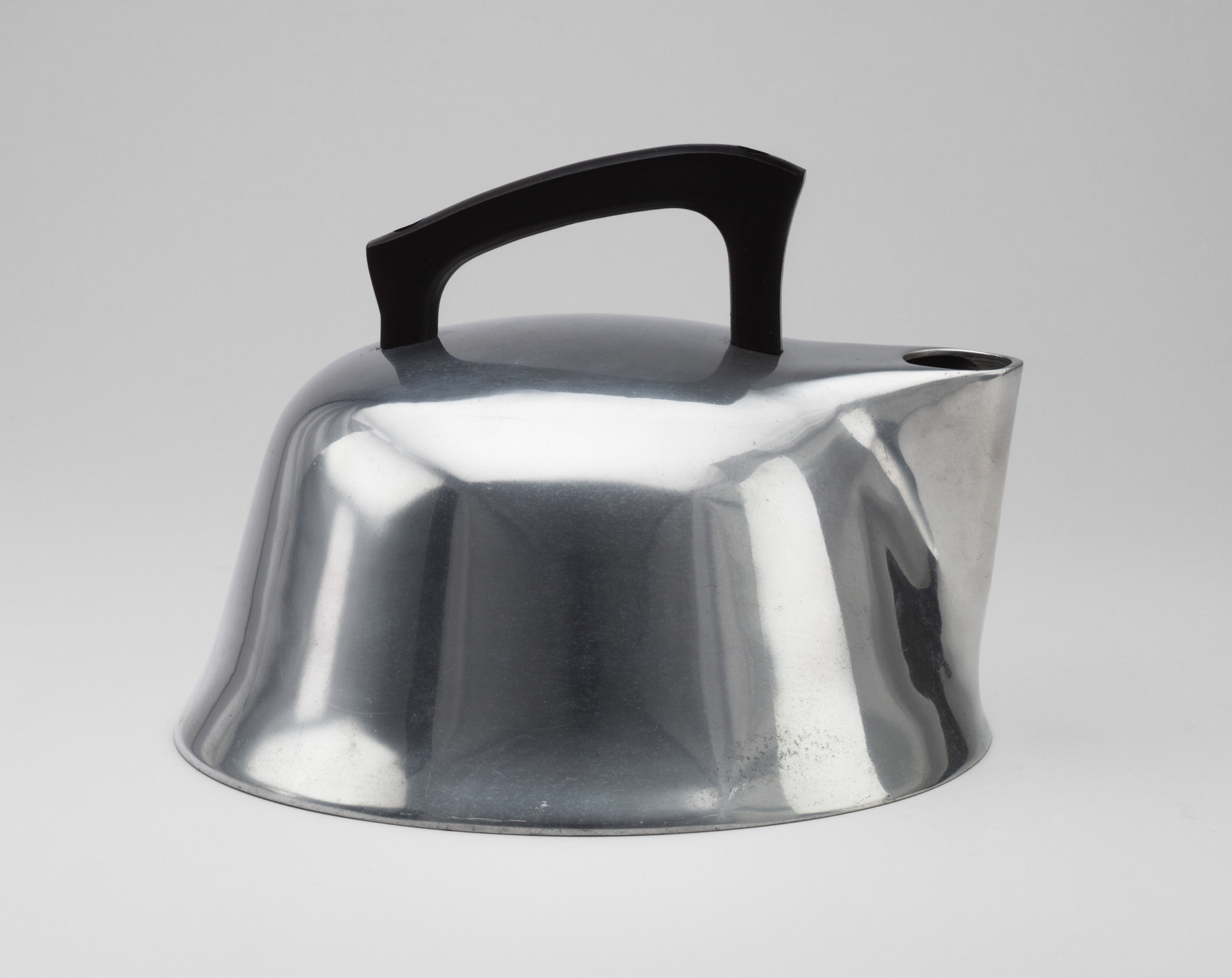 Trace And Warner. Tea Kettle. c. 1939