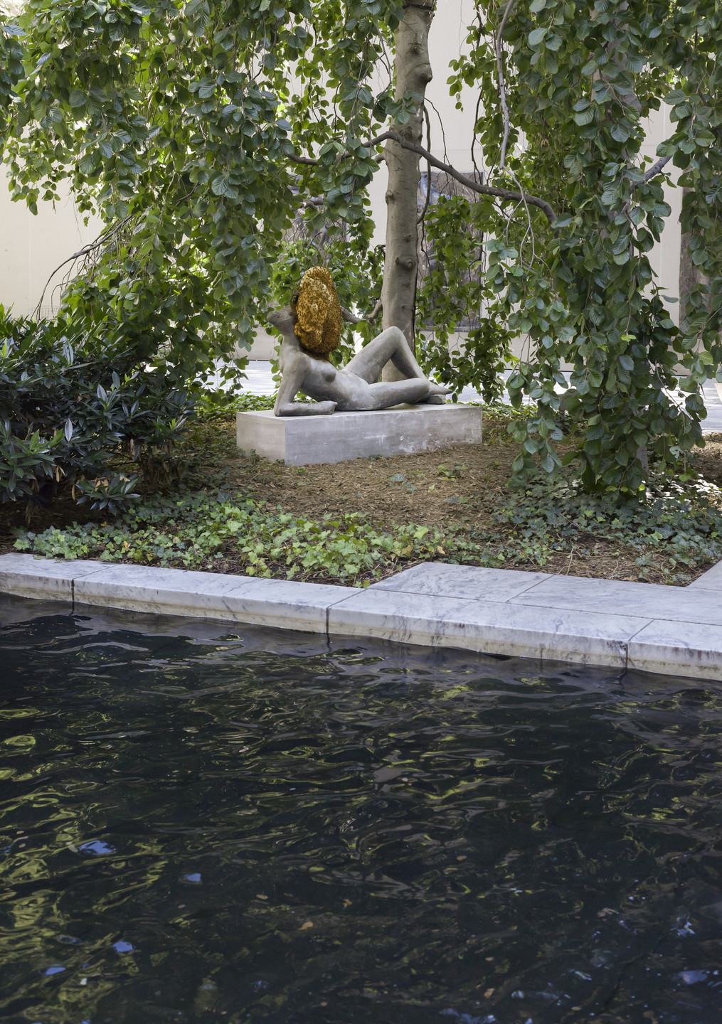 Pierre Huyghe. Untilled (Liegender Frauenakt). 2012