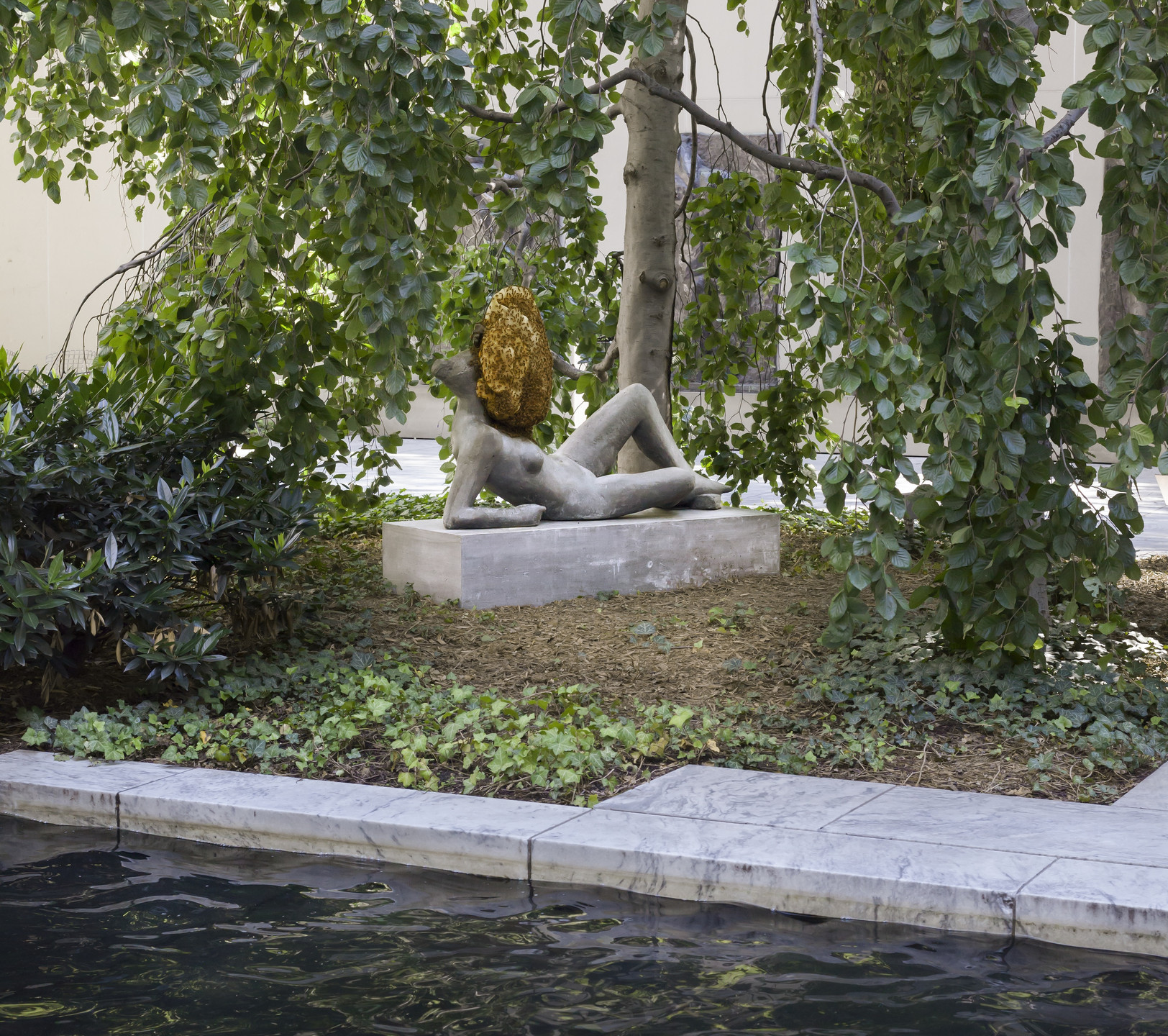 Pierre Huyghe. Untilled (Liegender Frauenakt). 2012