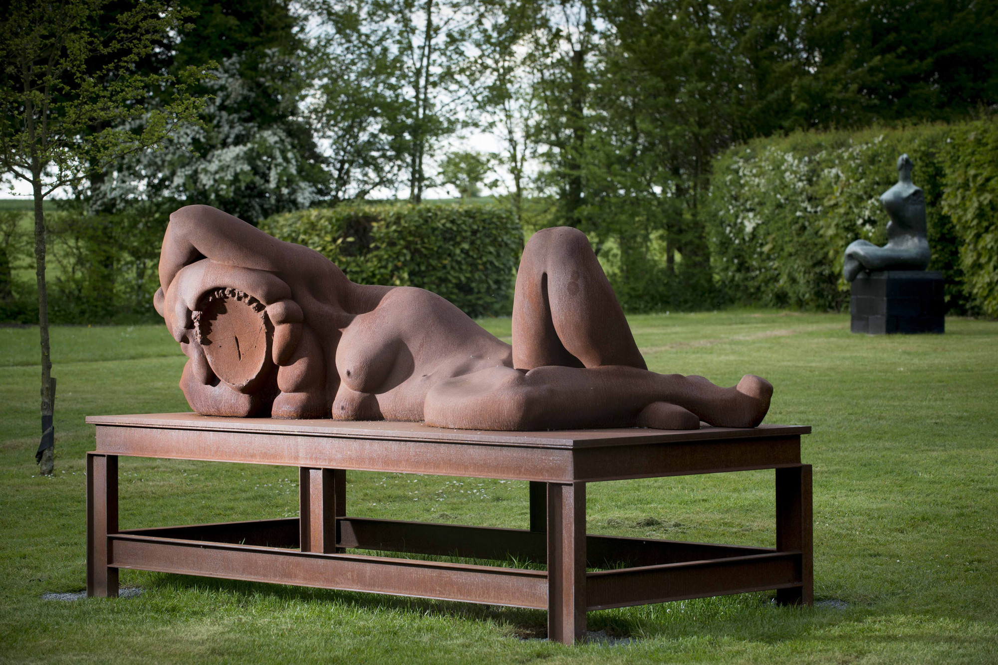 Thomas Schütte. Stahlfrau Nr. 1. 1998