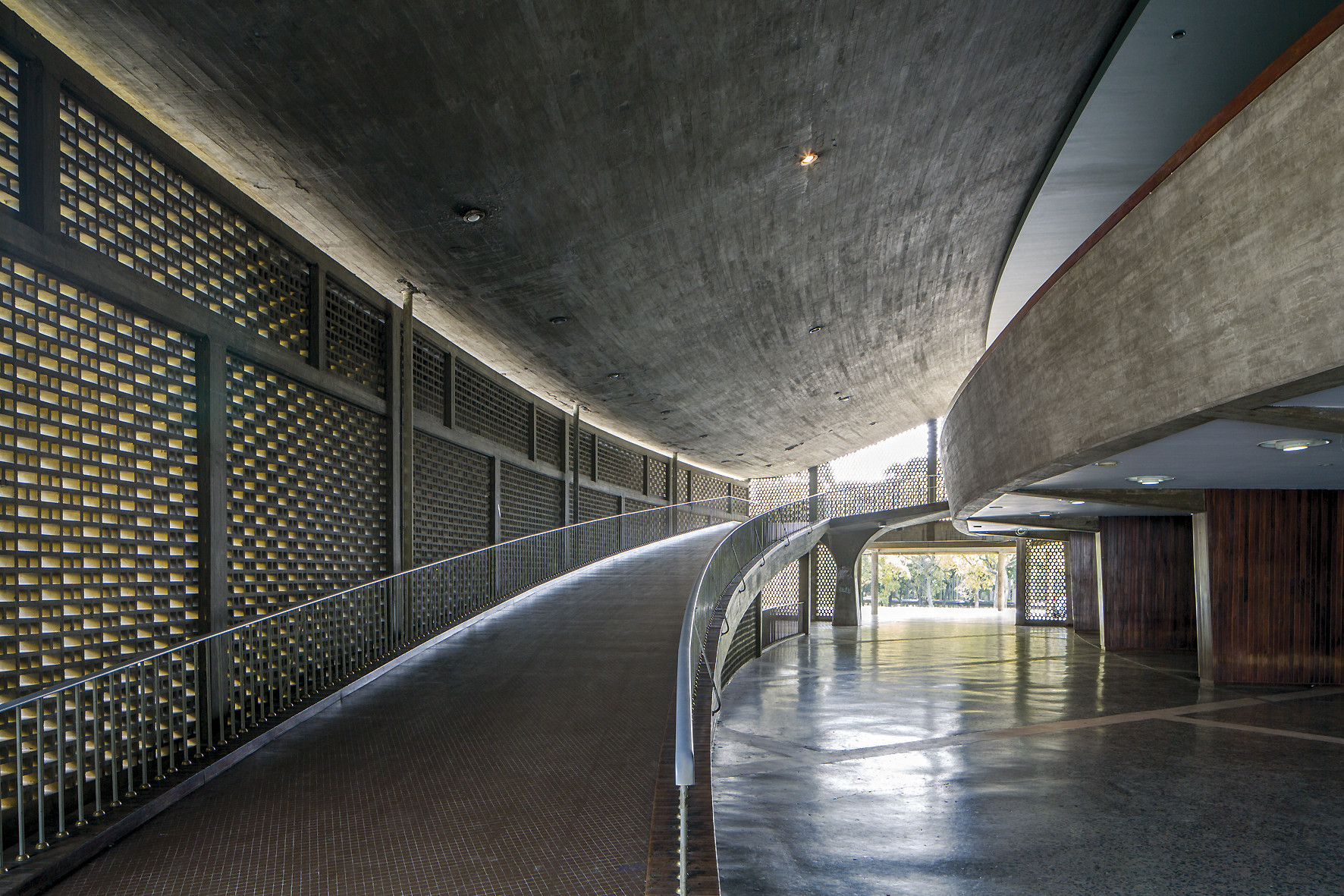 Leonardo Finotti, Carlos Raúl Villanueva. Plaza Cubierta, Universidad Central de Venezuela, Caracas, Venezuela. 2014