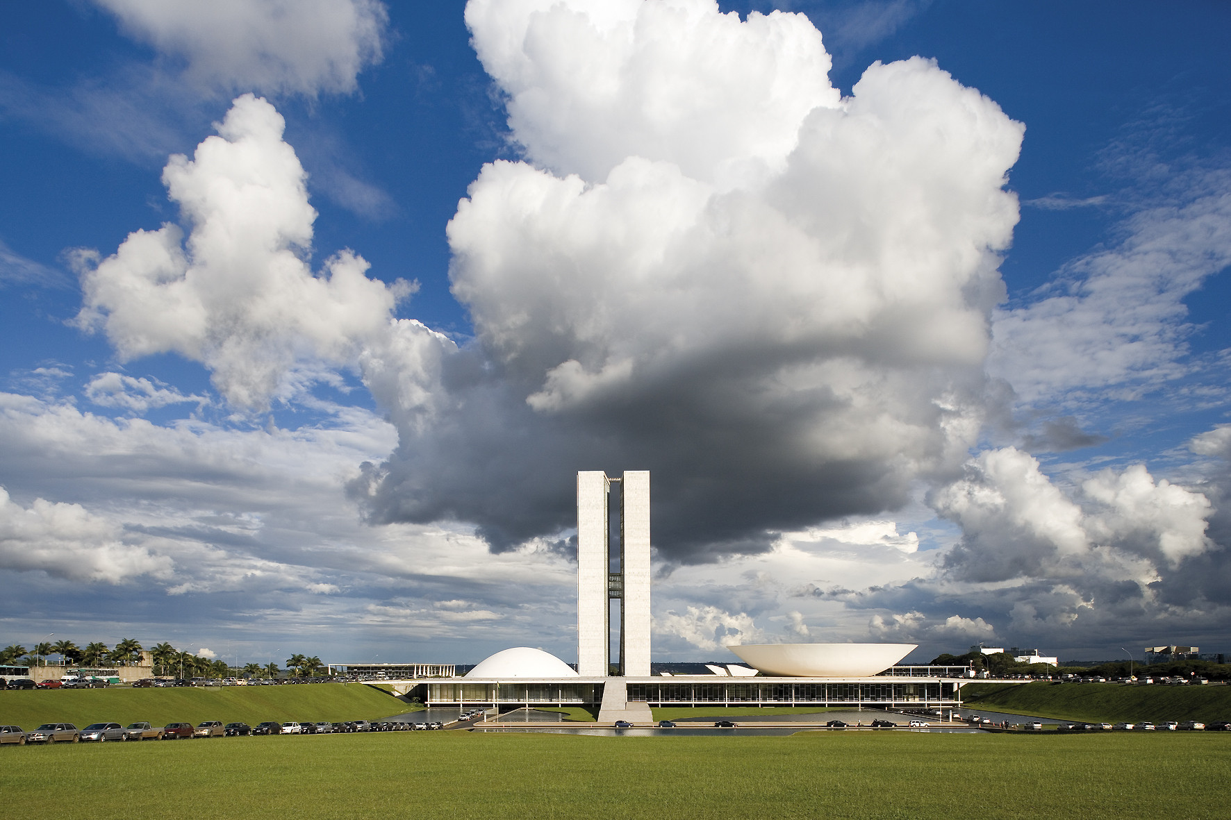 Leonardo Finotti, Oscar Niemeyer. Congresso Nacional, Brasília DF, Brazil. 2007