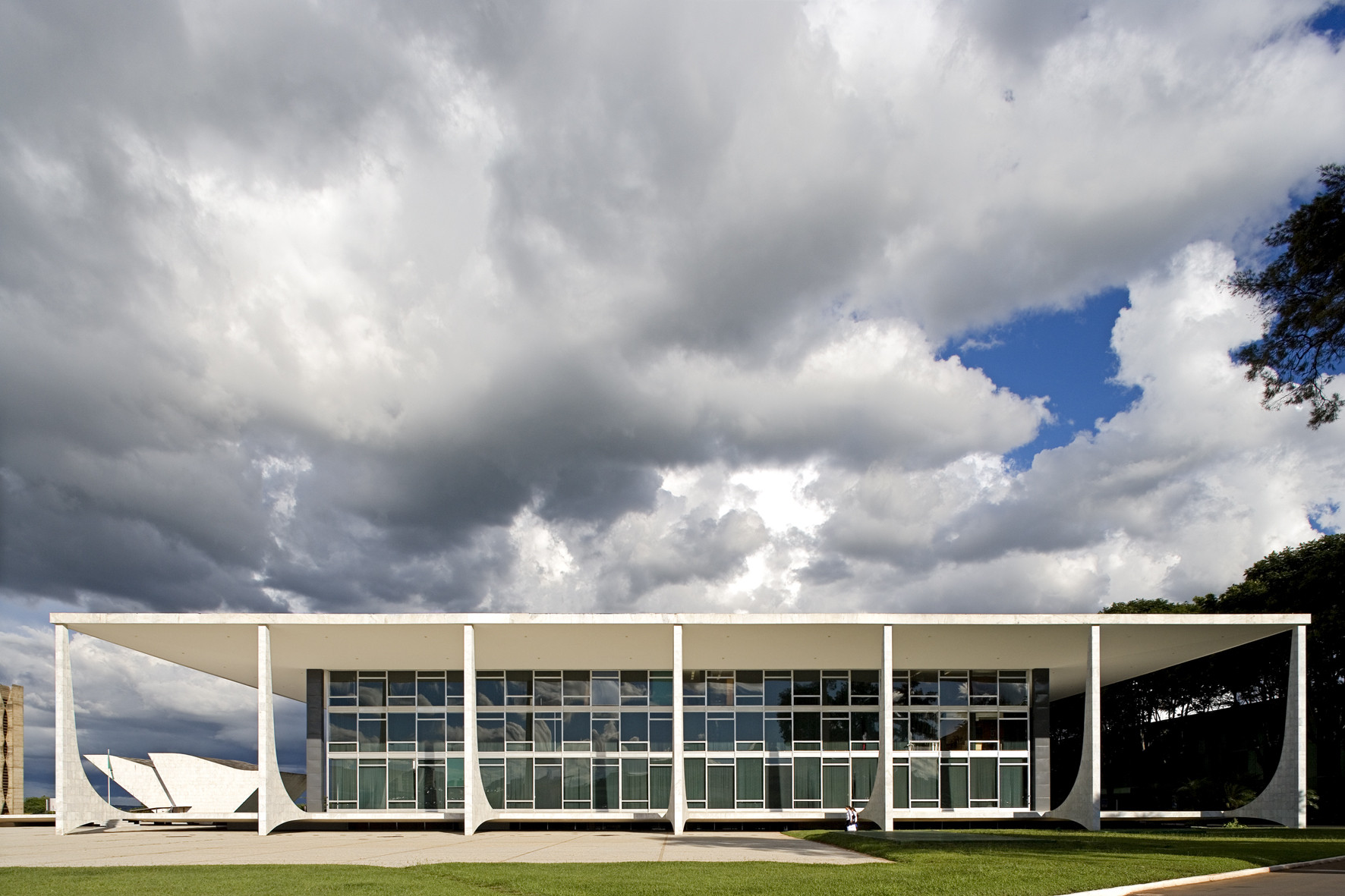 Leonardo Finotti, Oscar Niemeyer. Supremo Tribunal Federal (STF), Brasília DF, Brazil. 2007