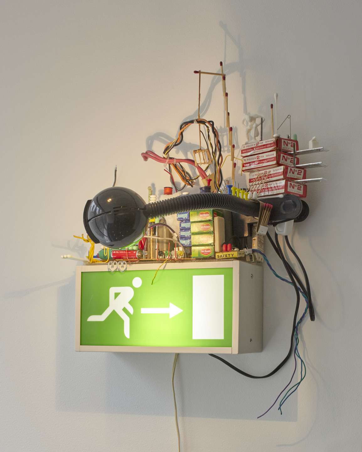 Sarah Sze. Migrateurs (Green Lamp). 1997