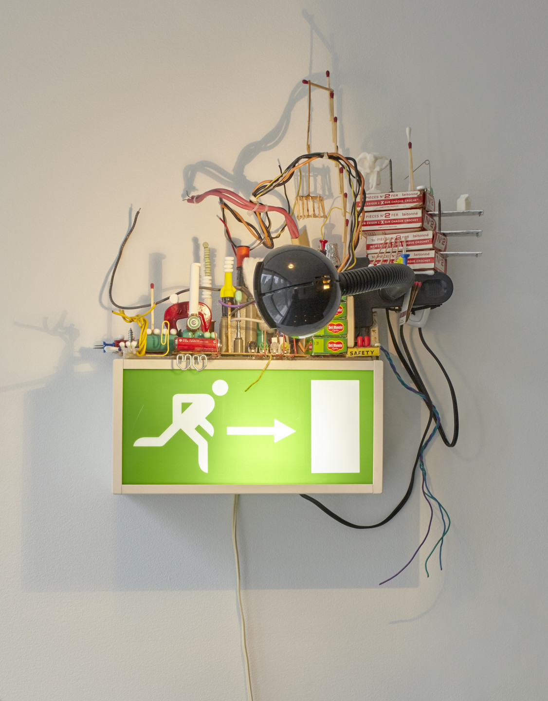 Sarah Sze. Migrateurs (Green Lamp). 1997