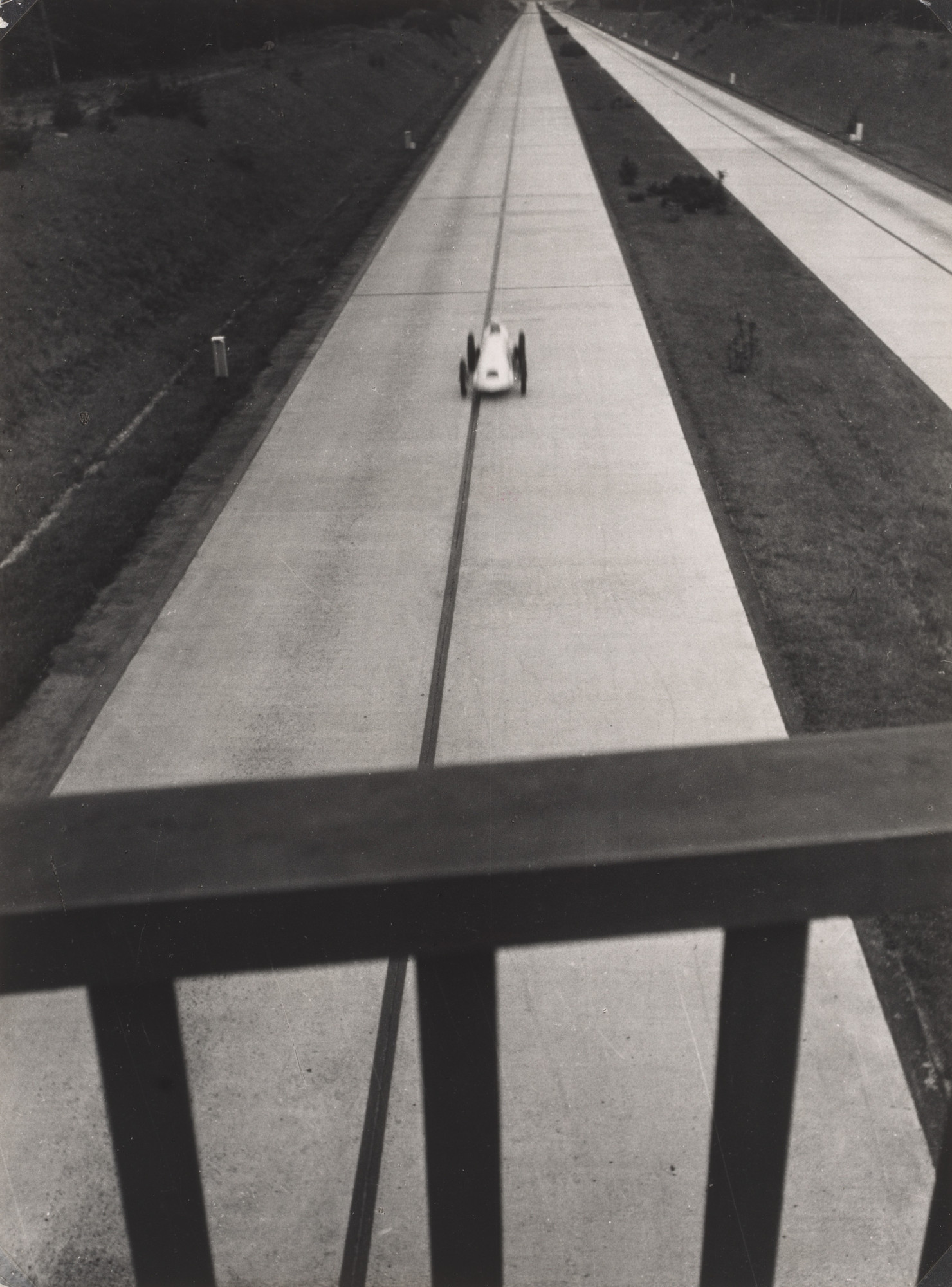 Paul Wolff. Untitled (Bobby Kohlrausch's record attempt on the Reichsautobahn)