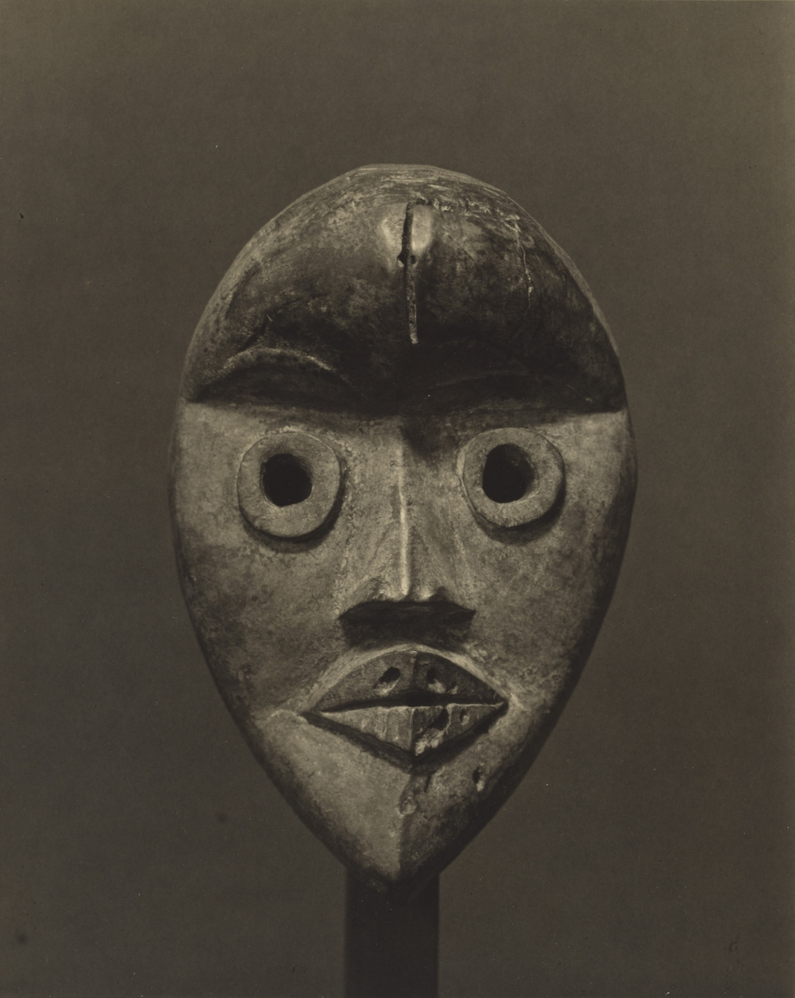 Charles Sheeler. Face Mask (Gunye Ge), Dan style, Côte d’Ivoire. 1923