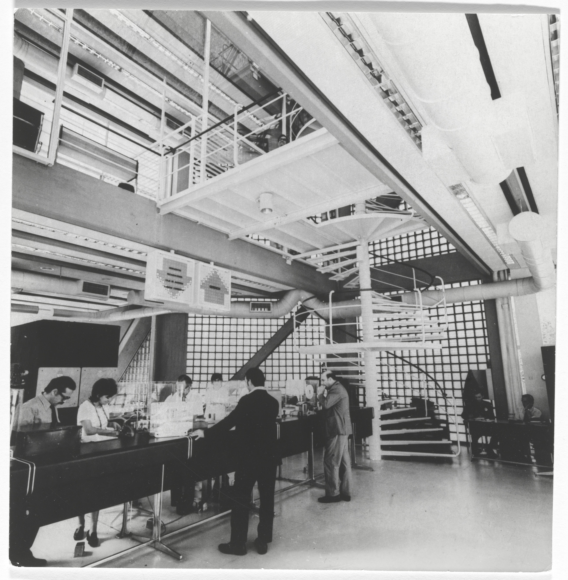 Flora Manteola, Ignacio Petchersky, Javier Sánchez Gómez, Josefa Santos, Justo Solsona, Rafael Viñoly. Banco de la Ciudad de Buenos Aires – Sucursal Retiro, Buenos Aires, Argentina
