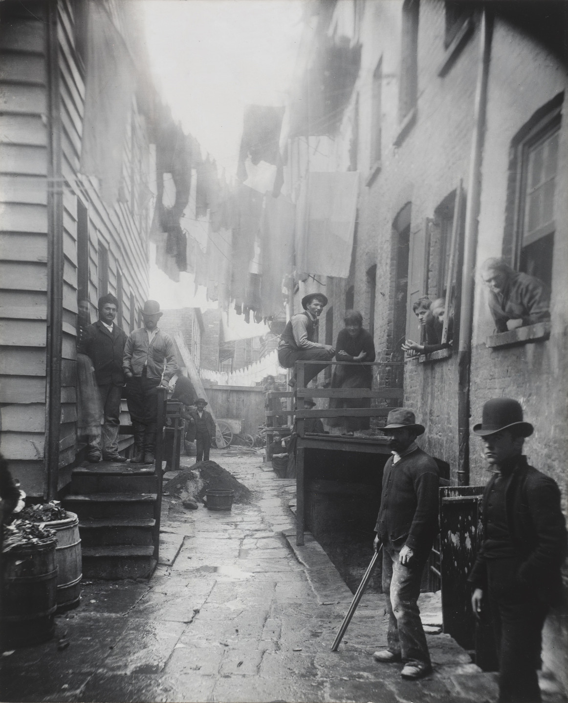 Jacob August Riis. Bandits&#39; Roost, 59 1/2 Mulberry Street. 1888