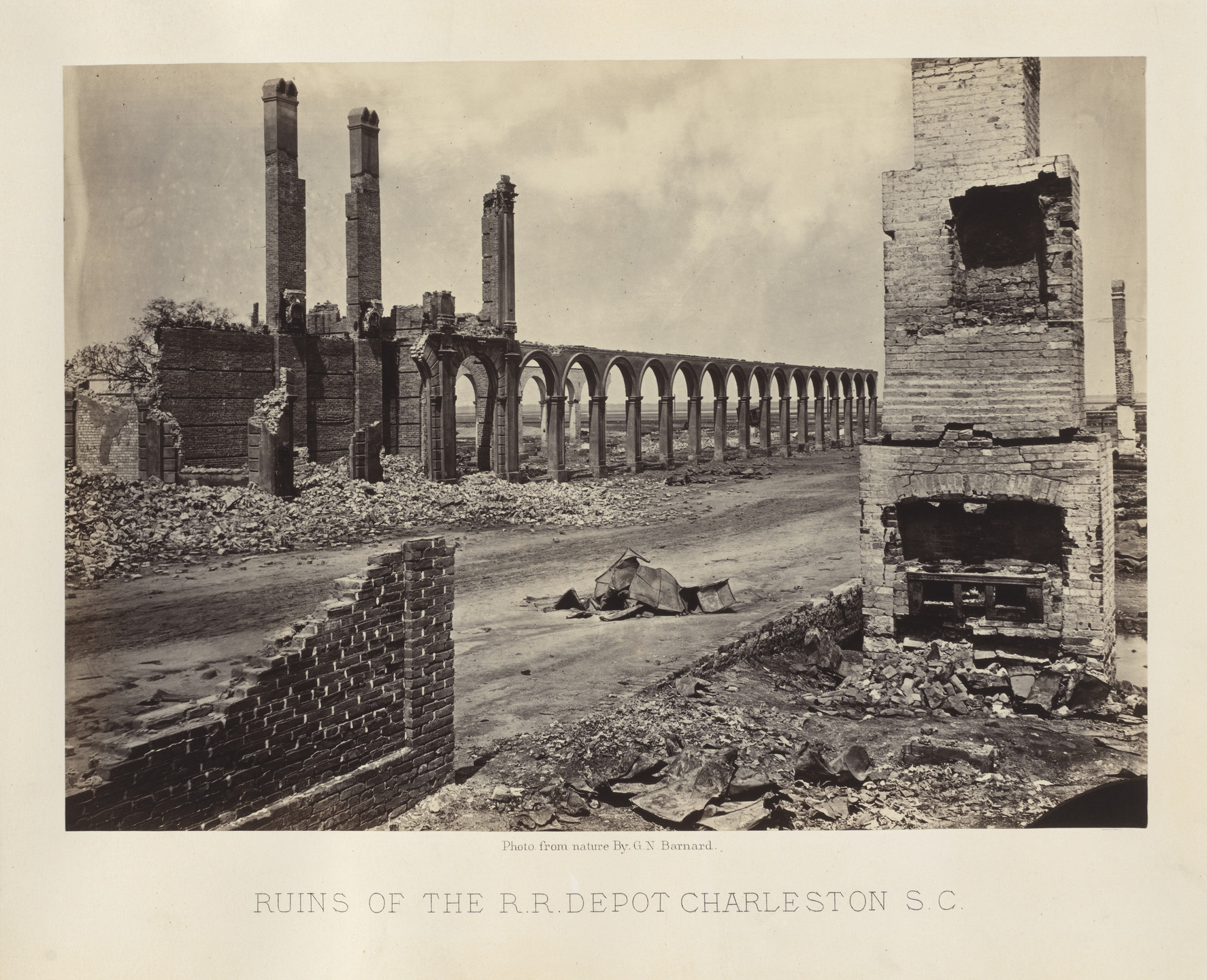 George N. Barnard. Ruins of the R.R. Depot, Charleston, South Carolina from the album Photographic Views of Sherman&#39;s Campaign(1866). 1864-65