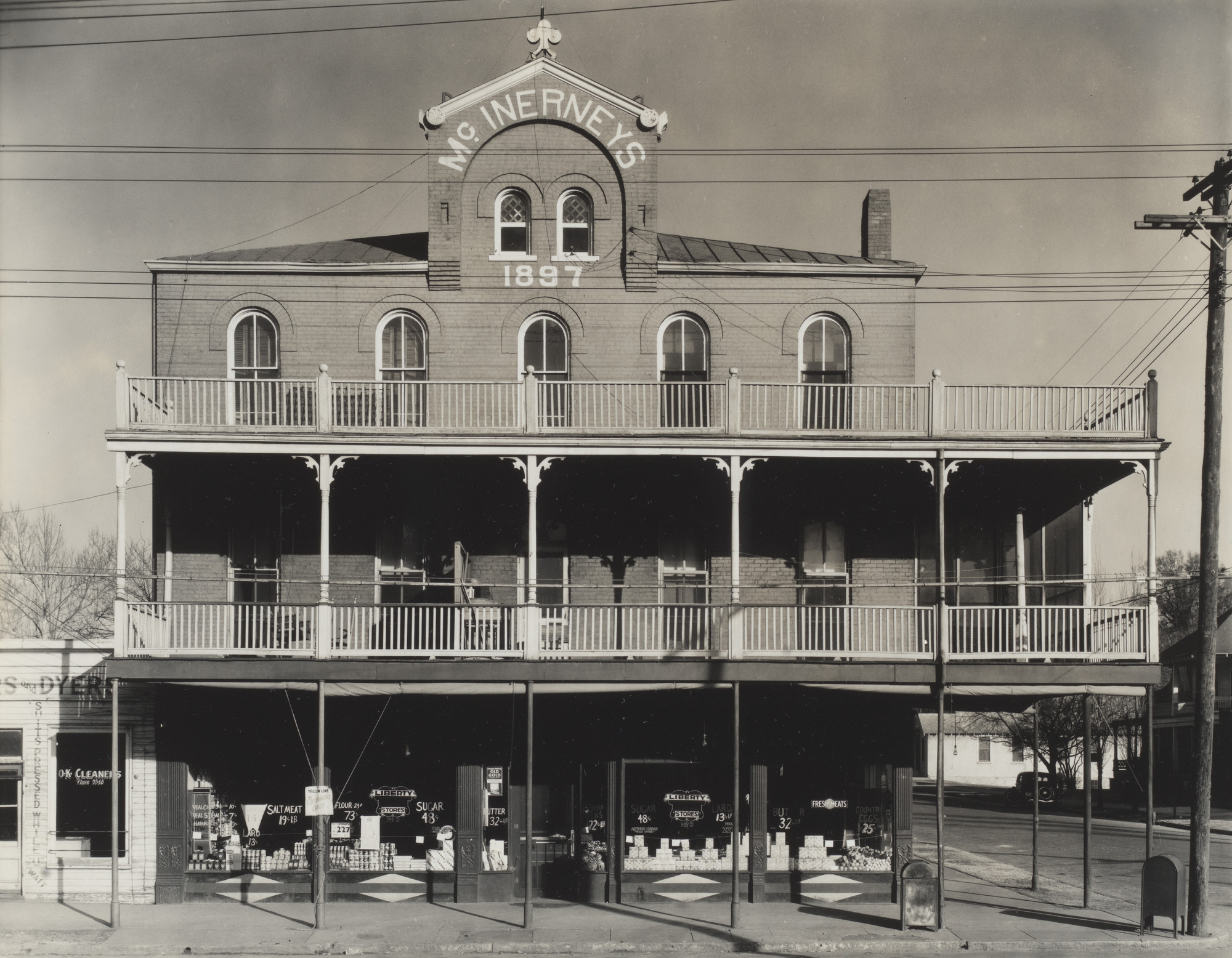 Walker Evans. Store Building, Vicksburg, Mississippi. 1936 | MoMA
